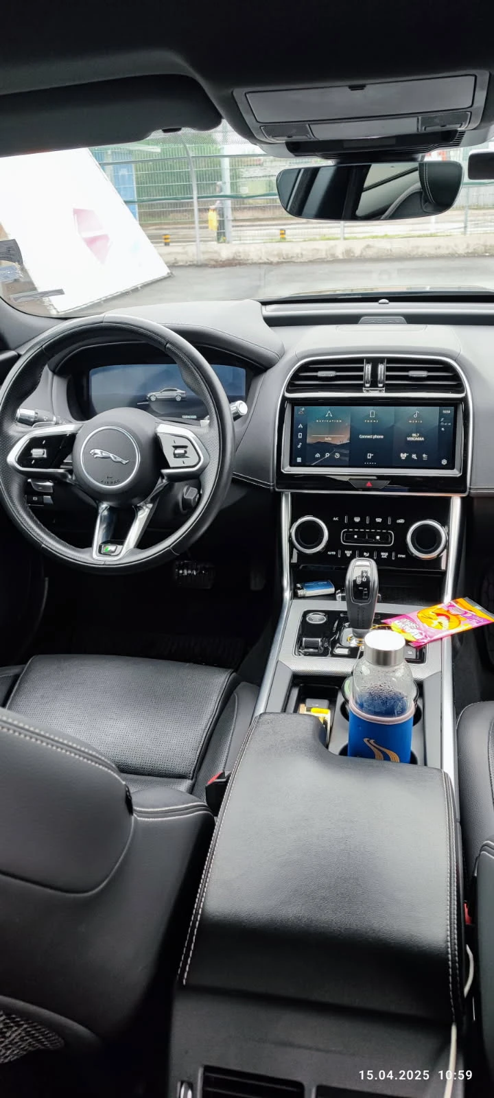 Jaguar XE SALOON R-DYNAMIC SE 2.0 I4 300 PS AWD Auto, снимка 4 - Автомобили и джипове - 54616893