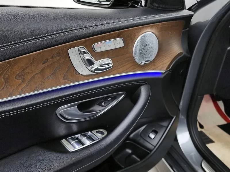 Mercedes-Benz E 300  4Matic Exclusive, снимка 17 - Автомобили и джипове - 55136941