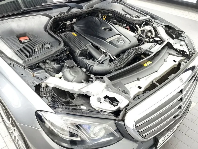 Mercedes-Benz E 300  4Matic Exclusive, снимка 6 - Автомобили и джипове - 55136941