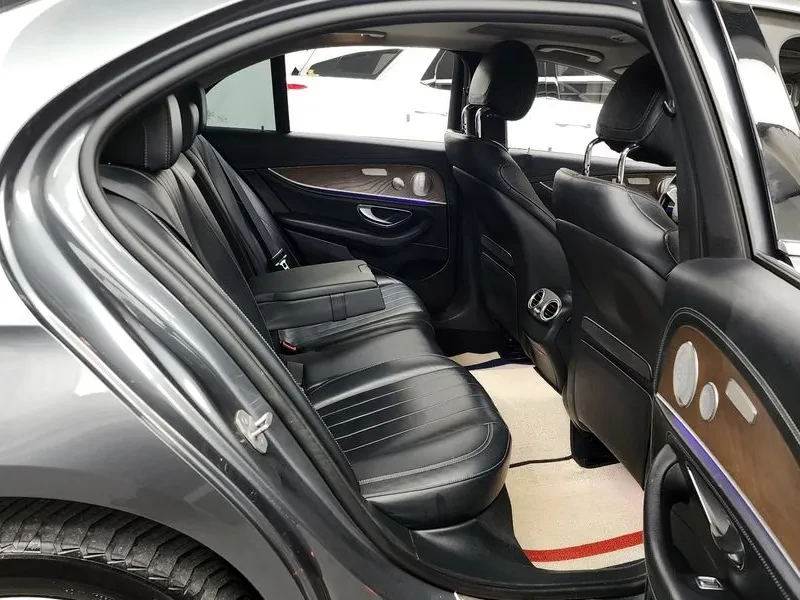 Mercedes-Benz E 300  4Matic Exclusive, снимка 12 - Автомобили и джипове - 55136941