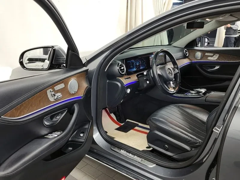 Mercedes-Benz E 300  4Matic Exclusive, снимка 10 - Автомобили и джипове - 55136941
