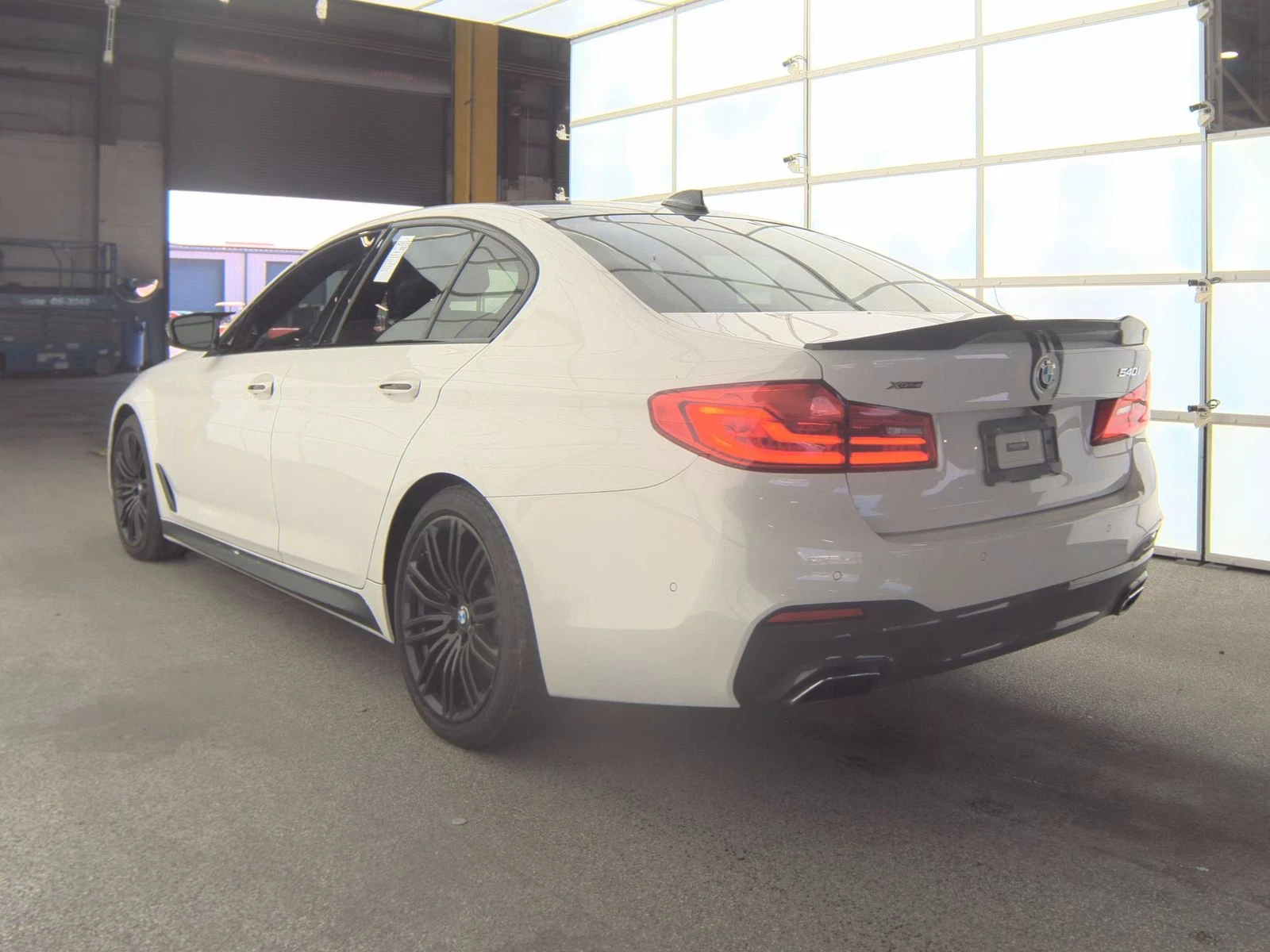 BMW 540 2017 BMW 5 Series Sedan 540i xDrive M SPORT LINE - изображение 4