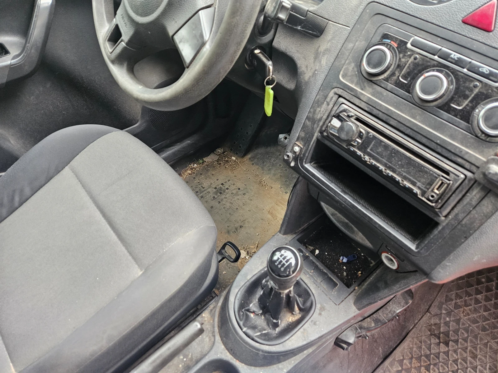 VW Caddy 2.0dizel 110ks -CFH-4x4 | Mobile.bg — изображение 4