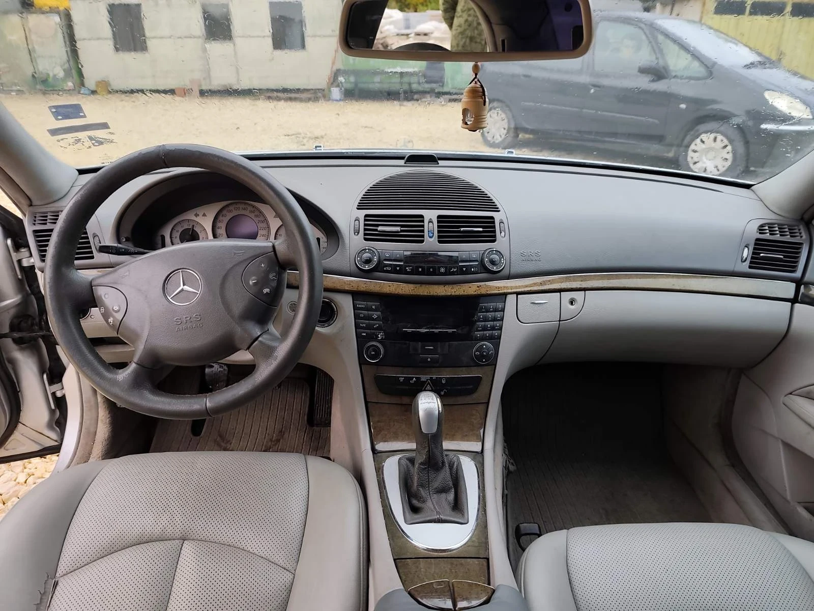 Mercedes-Benz E 270  - изображение 7