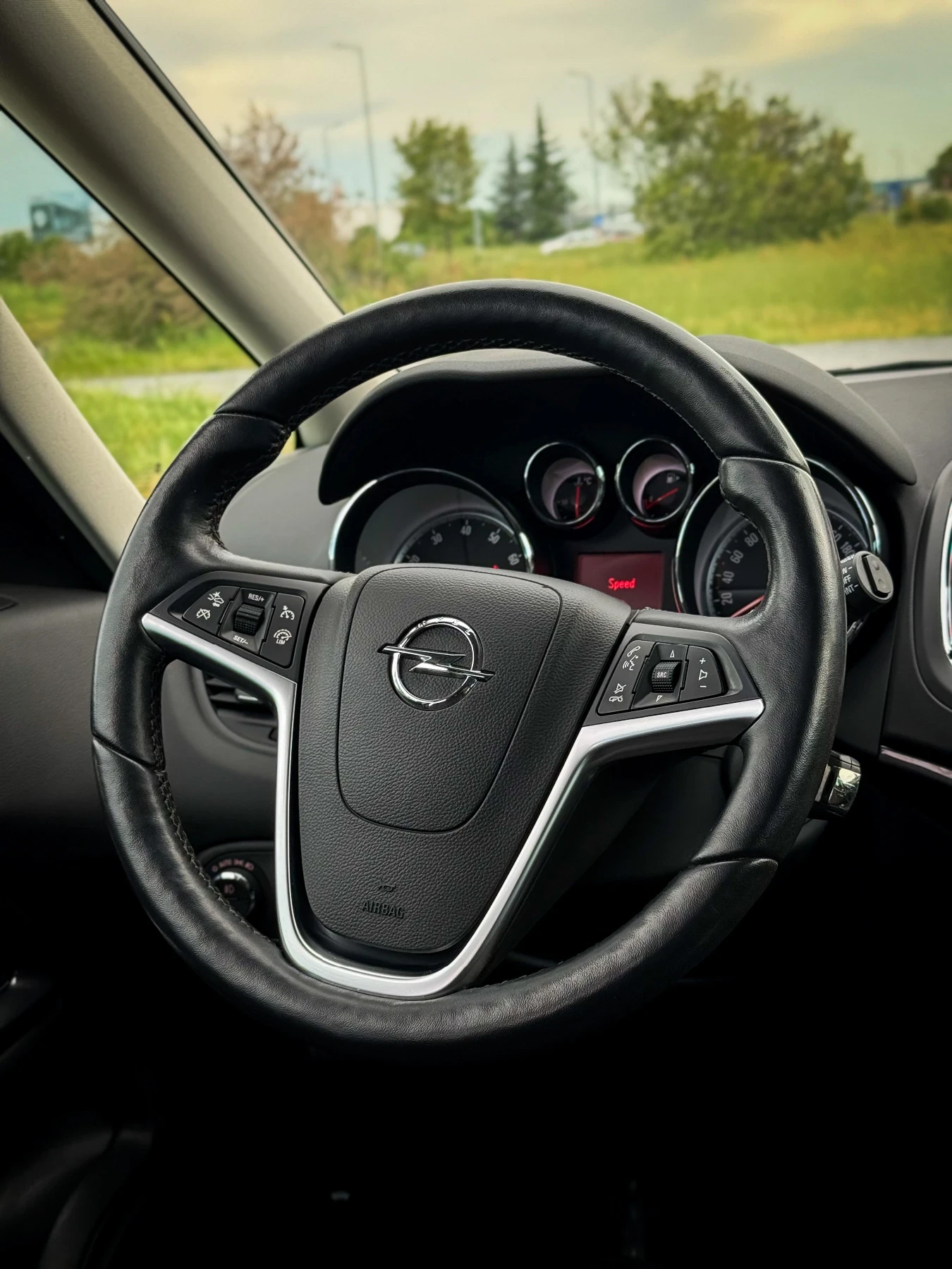 Opel Zafira LPG 1.4T, снимка 13 - Автомобили и джипове - 53066987