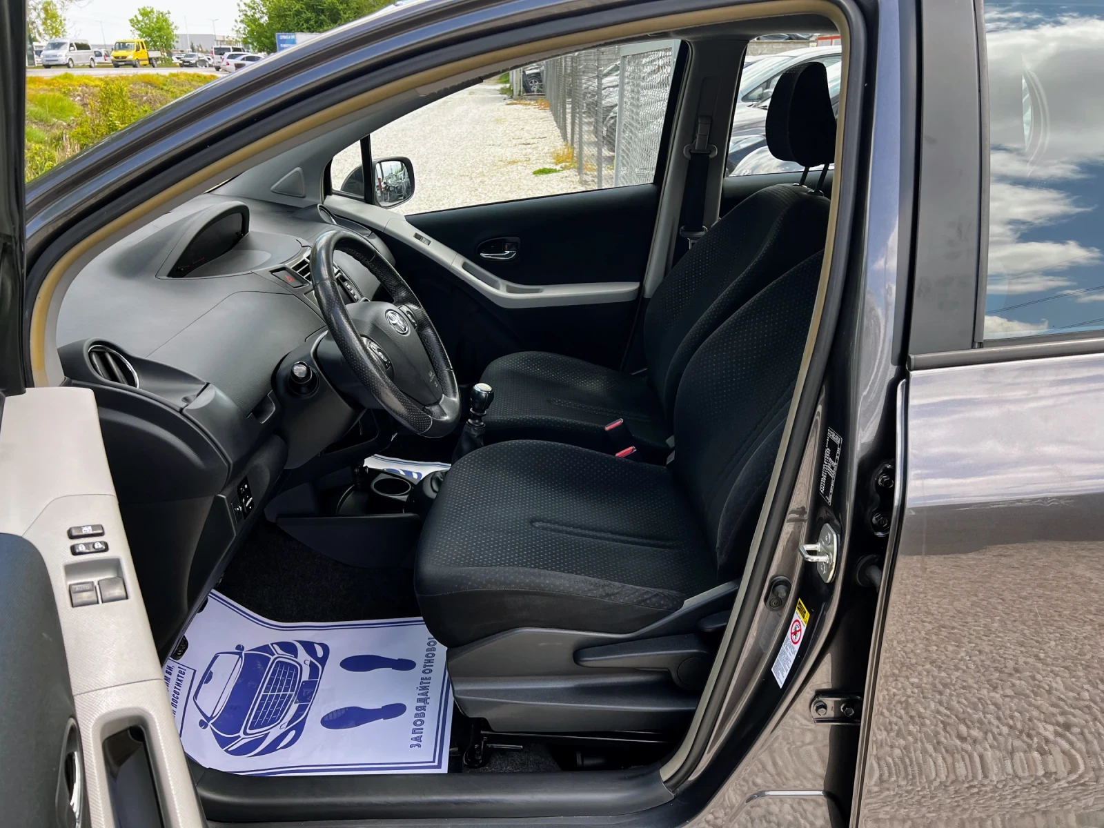 Toyota Yaris 1.33I 151000KM NAVI, 6-SPEED, снимка 10 - Автомобили и джипове - 54331741