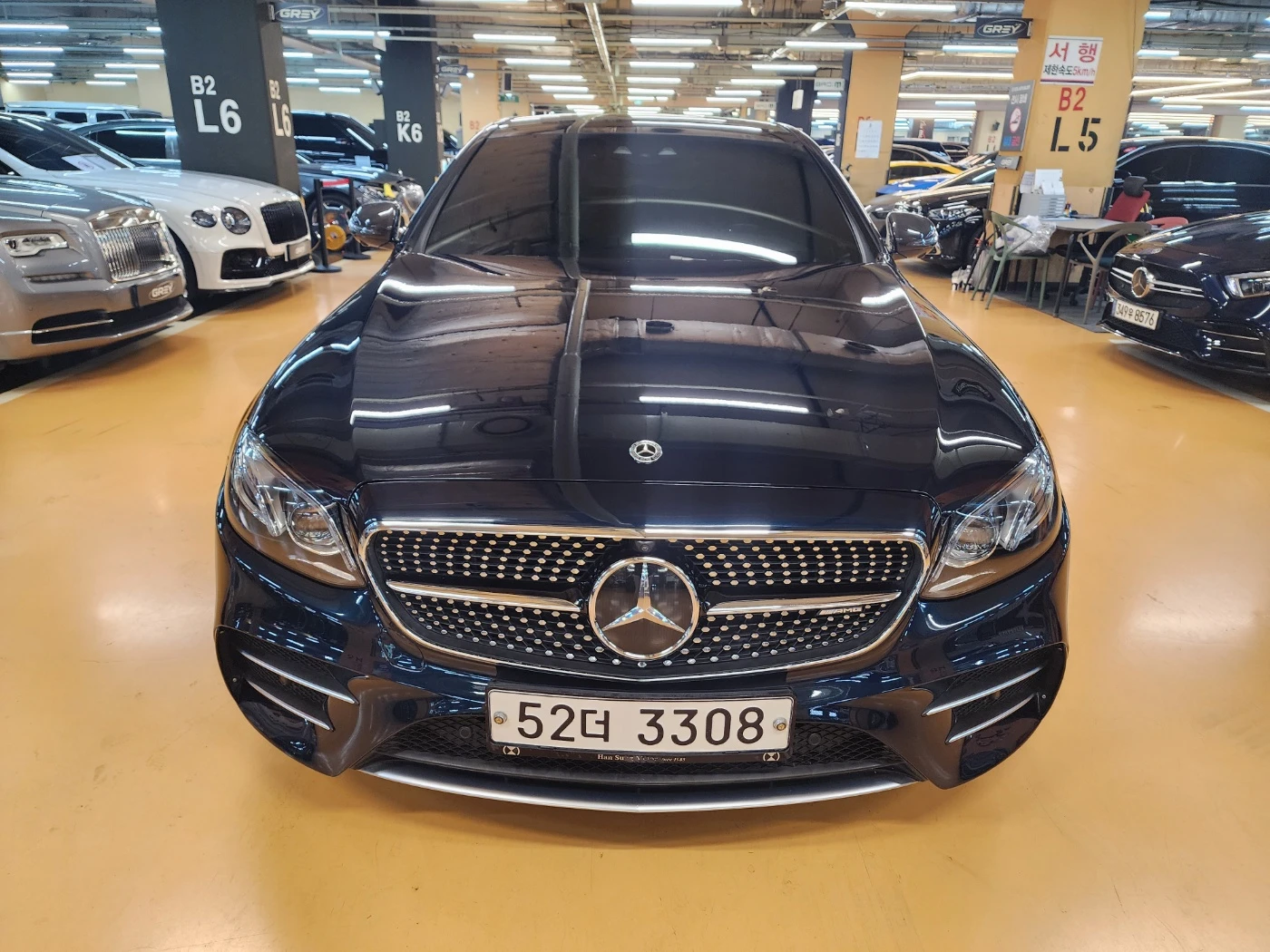 Mercedes-Benz E 43 AMG ОБДУХ* ДИСТРОНИК* 360* AIRMATIC* FULL* КРАЙНА ЦЕНА, снимка 2 - Автомобили и джипове - 54454470