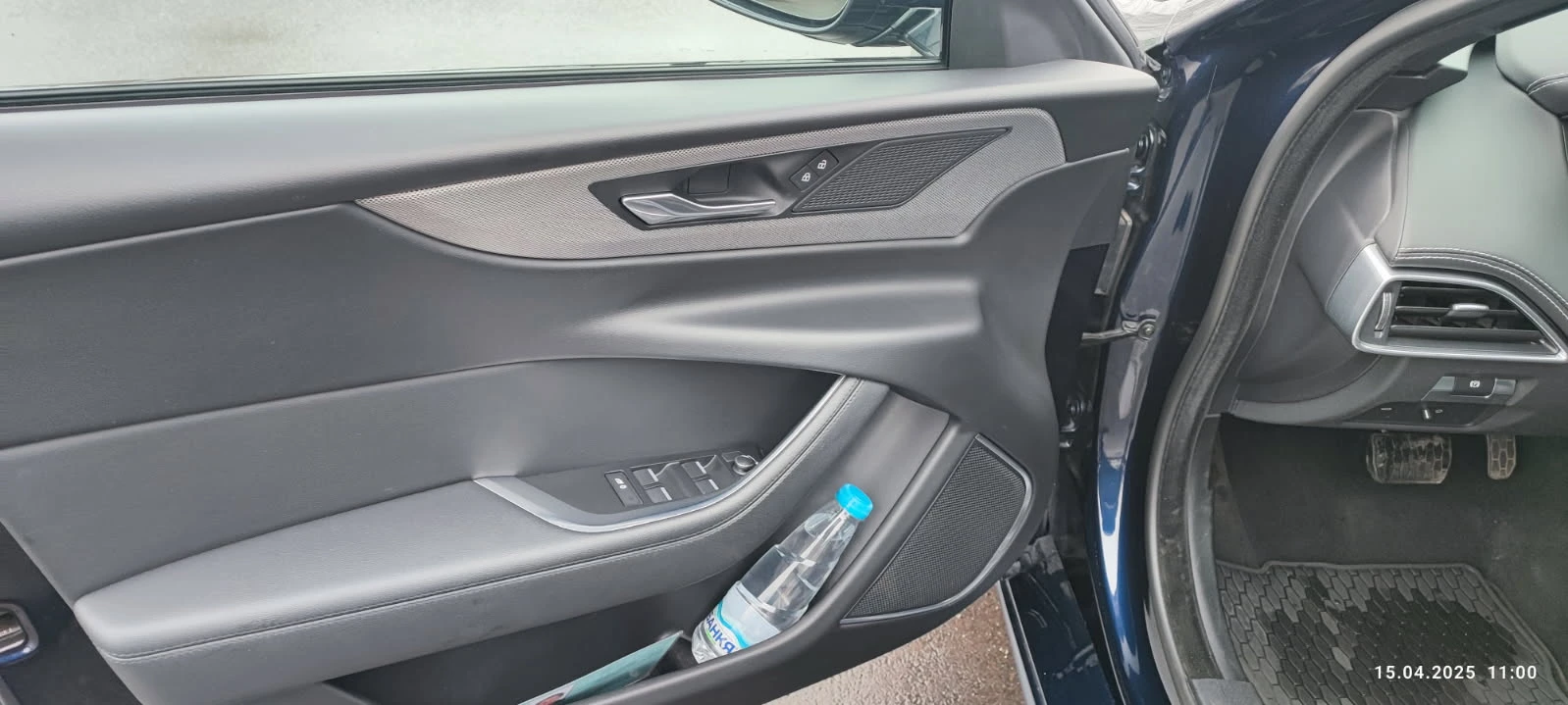 Jaguar XE SALOON R-DYNAMIC SE 2.0 I4 300 PS AWD Auto, снимка 5 - Автомобили и джипове - 54616893