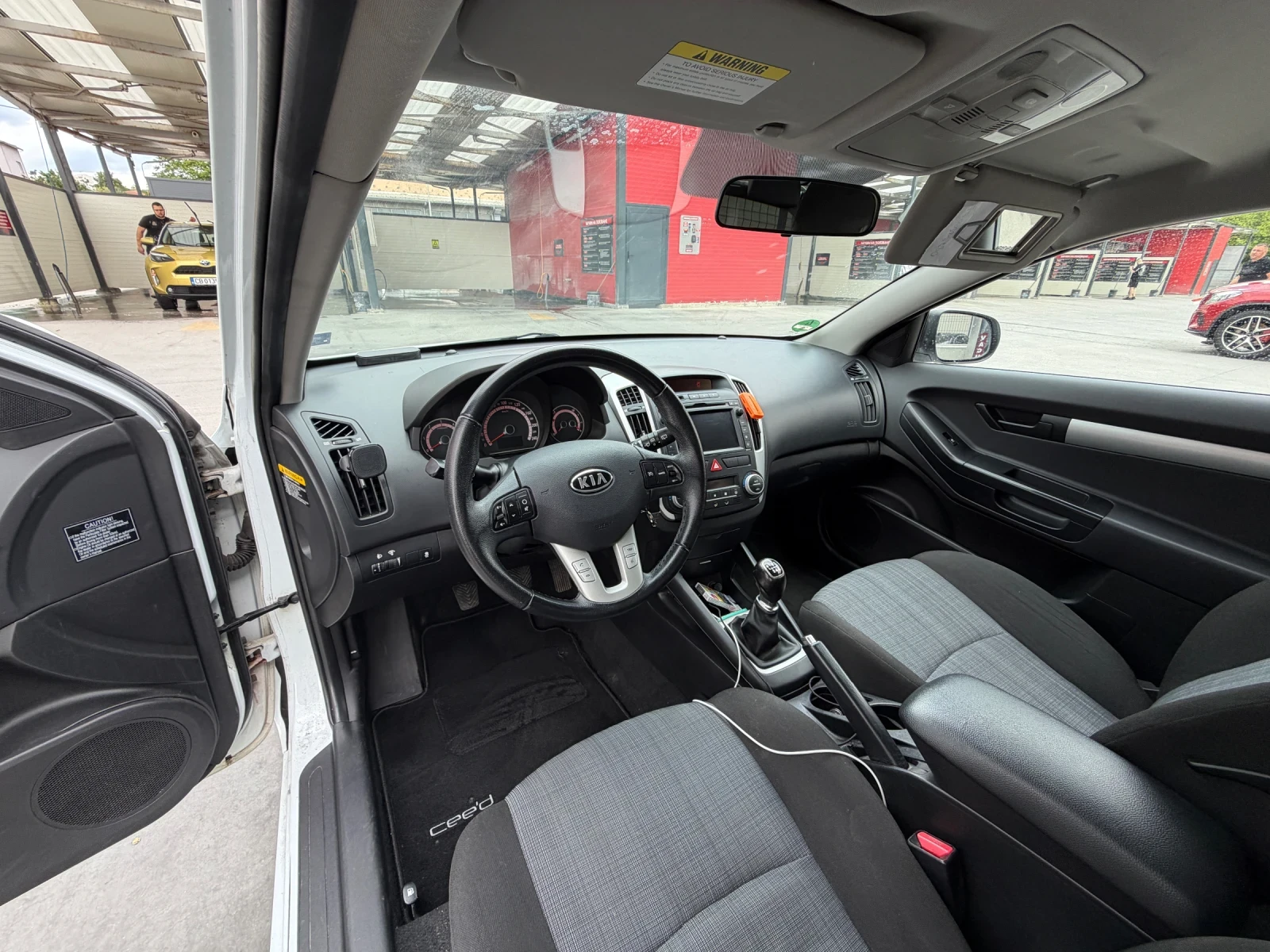 Kia Ceed, снимка 5 - Автомобили и джипове - 54729646
