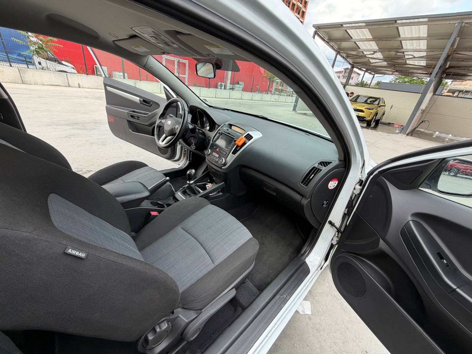 Kia Ceed, снимка 6 - Автомобили и джипове - 54729646
