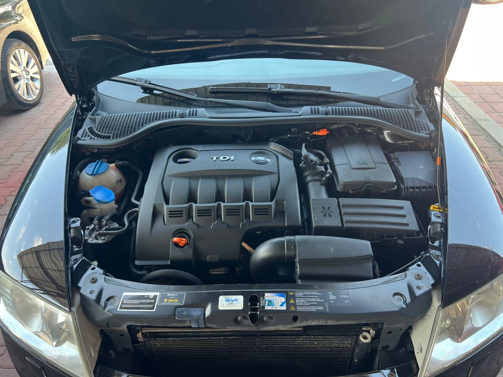 Skoda Octavia VRS 2.0TDI* ШВЕЙЦАРИЯ* КОЖА* КСЕНОН* , снимка 17 - Автомобили и джипове - 54801532