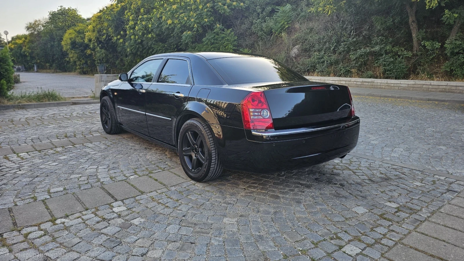 Chrysler 300c 3.5 ГАЗ/8 ГУМИ-ДЖАНТИ/КАСКО, снимка 4 - Автомобили и джипове - 55081345