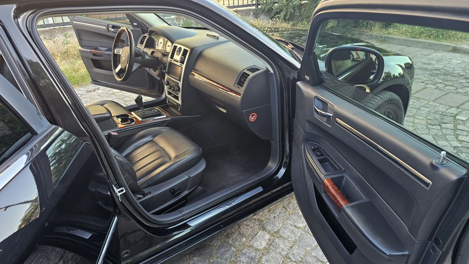Chrysler 300c 3.5 ГАЗ/8 ГУМИ-ДЖАНТИ/КАСКО, снимка 10 - Автомобили и джипове - 55081345