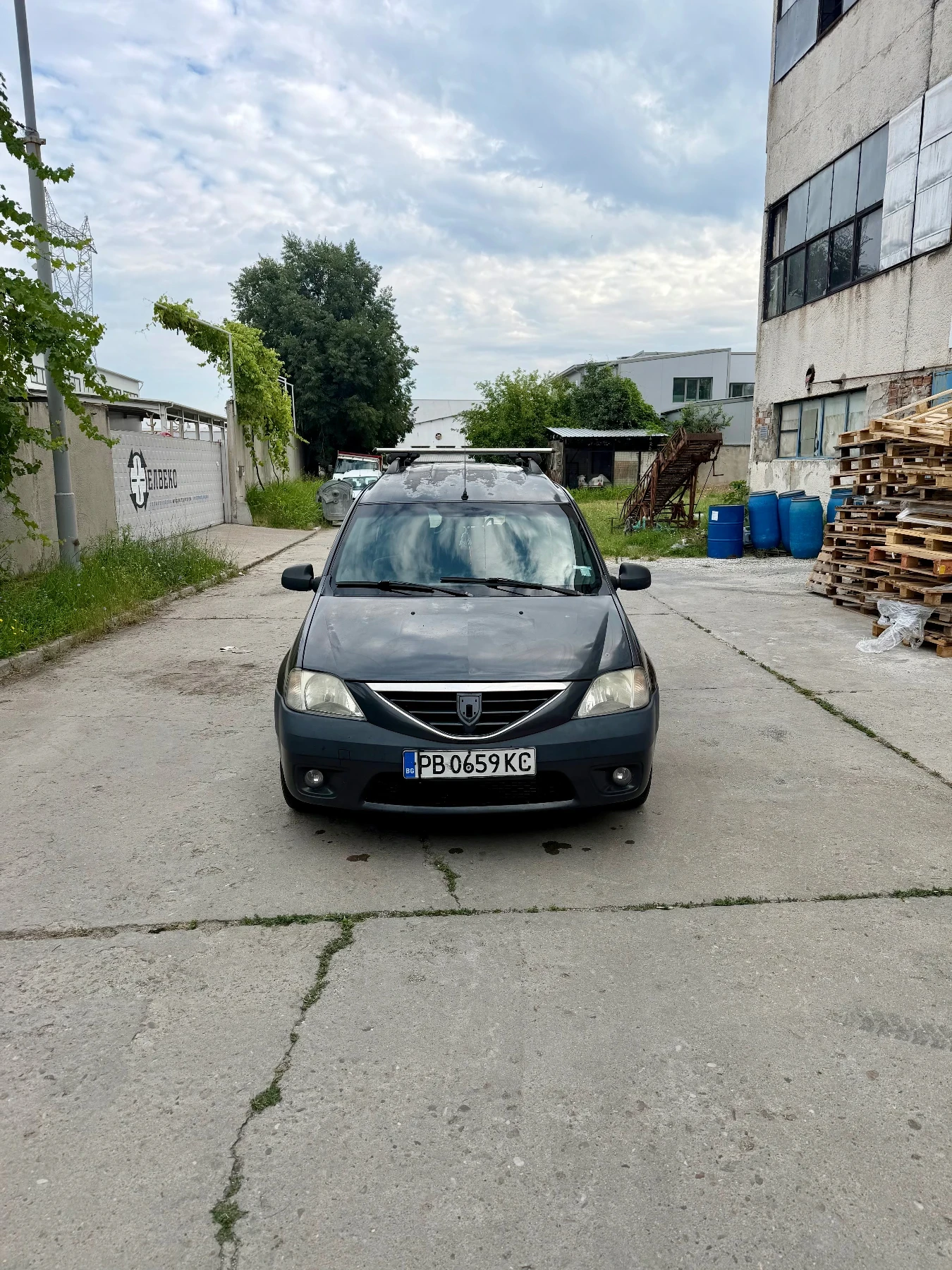 Dacia Logan 1.5 dCi 7 места, снимка 2 - Автомобили и джипове - 55141159