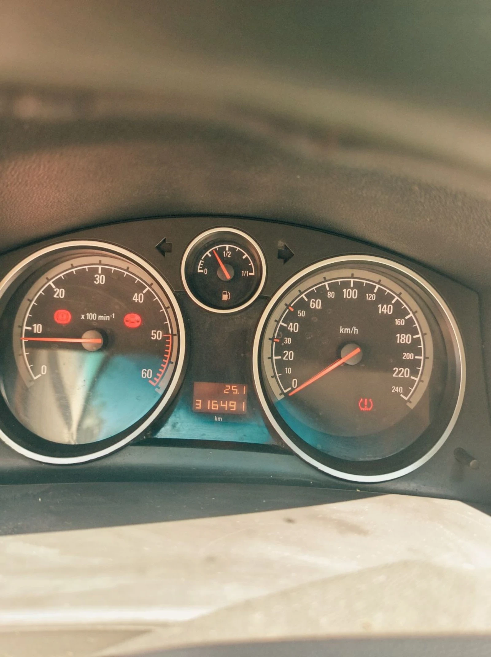 Opel Astra 1.9 ecotec, снимка 11 - Автомобили и джипове - 55422720