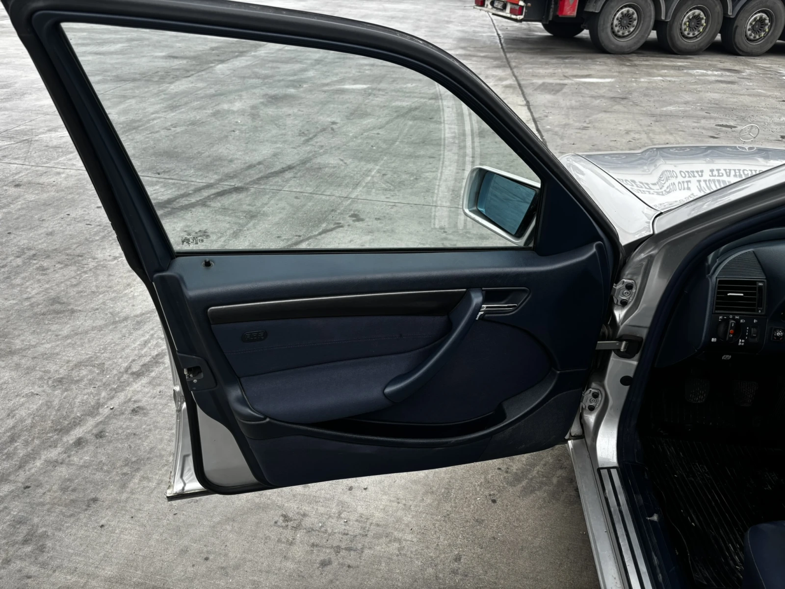 Mercedes-Benz C 180, снимка 14 - Автомобили и джипове - 56224053