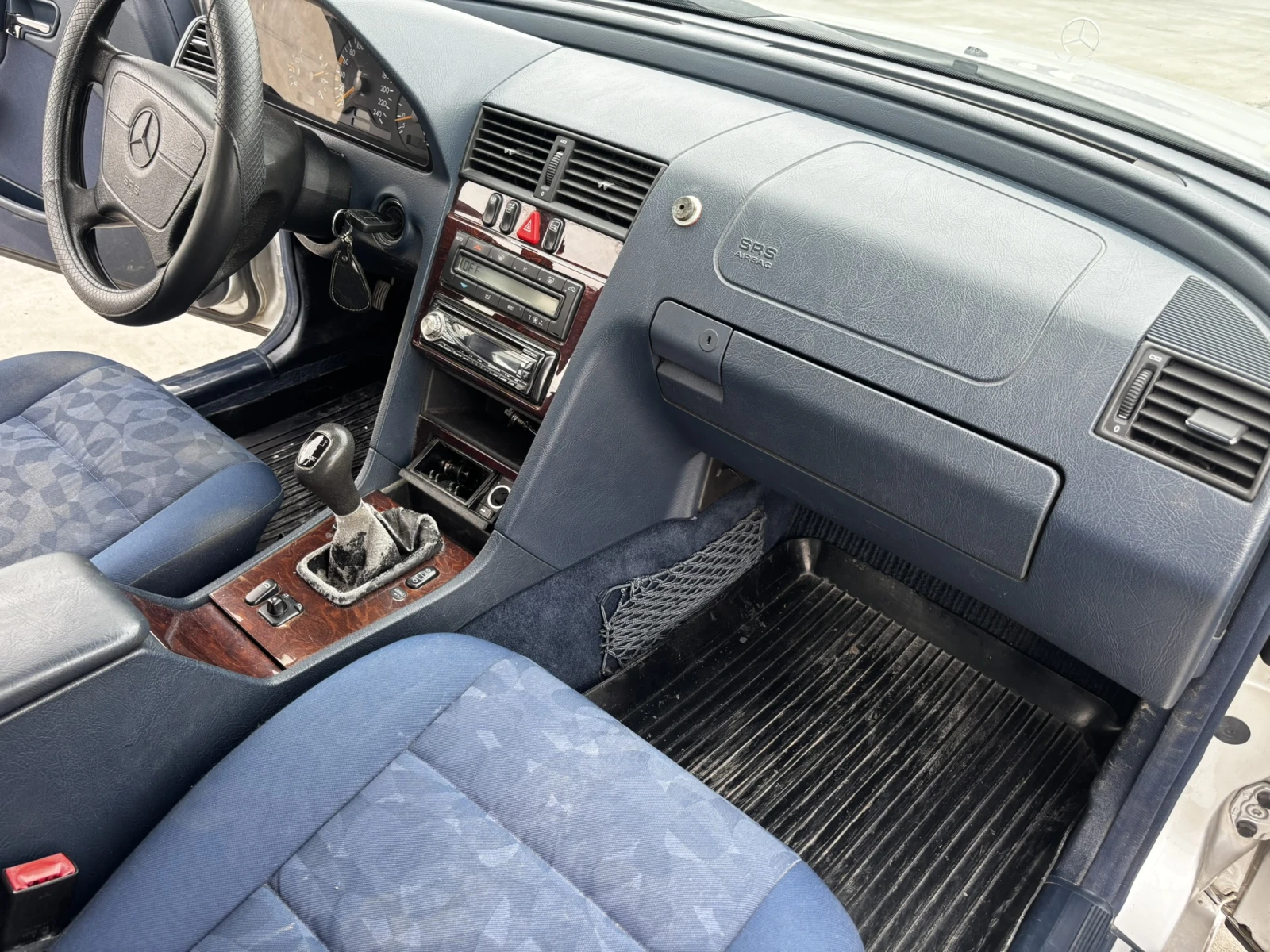 Mercedes-Benz C 180, снимка 17 - Автомобили и джипове - 56224053