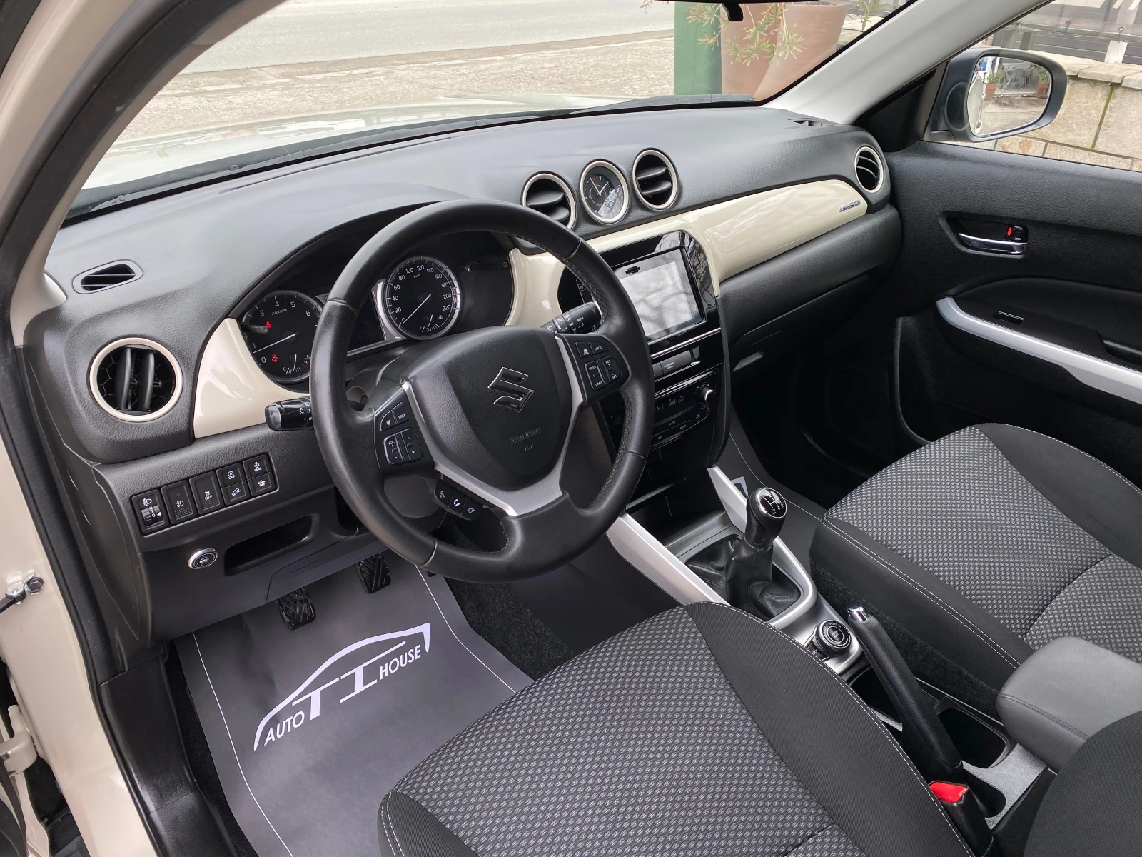 Suzuki Vitara AllGrip* LPG* Distronic* Camera* КАТО НОВА !!!, снимка 8 - Автомобили и джипове - 53900706