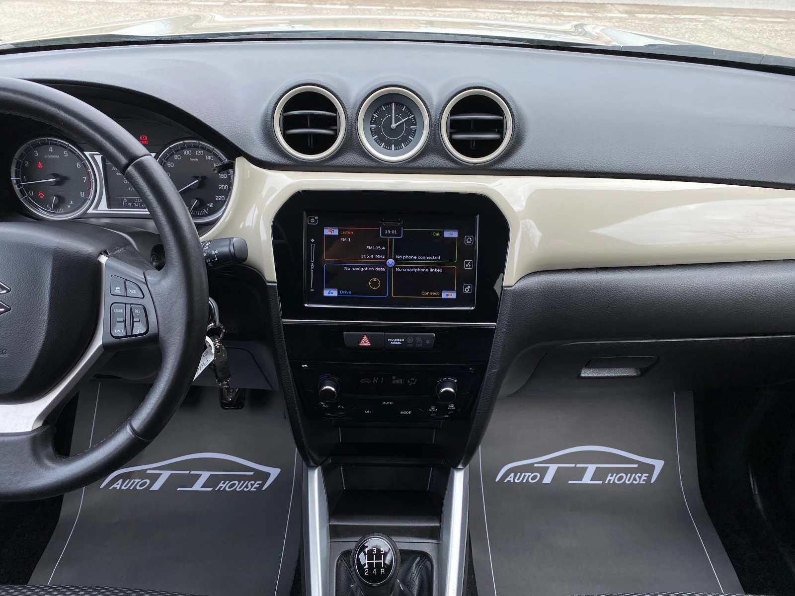 Suzuki Vitara AllGrip* LPG* Distronic* Camera* КАТО НОВА !!!, снимка 12 - Автомобили и джипове - 53900706