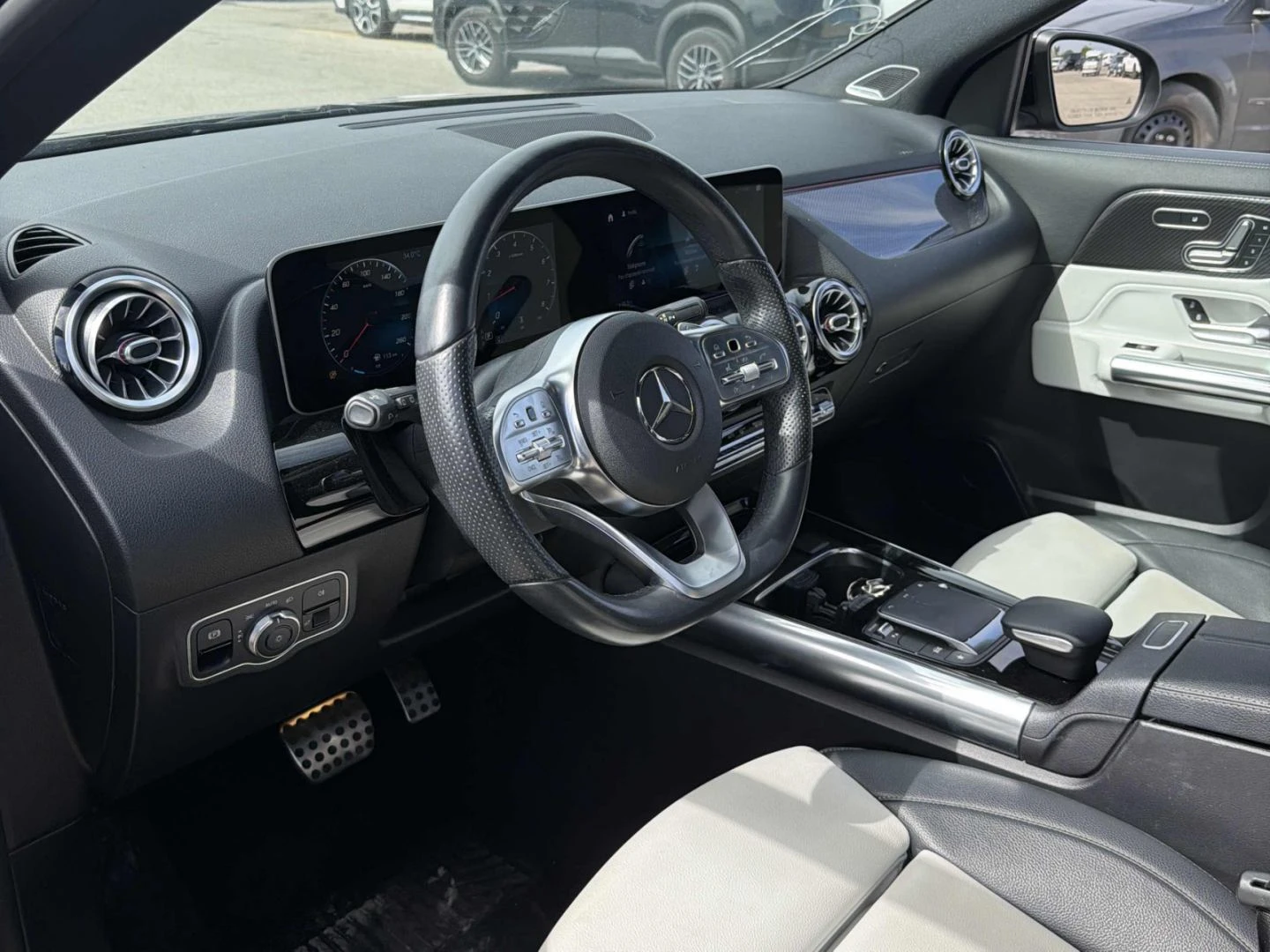 Mercedes-Benz GLA 250 AMG-pack* Night-pack* CarPlay* Подгрев* Пано, снимка 7 - Автомобили и джипове - 56203876