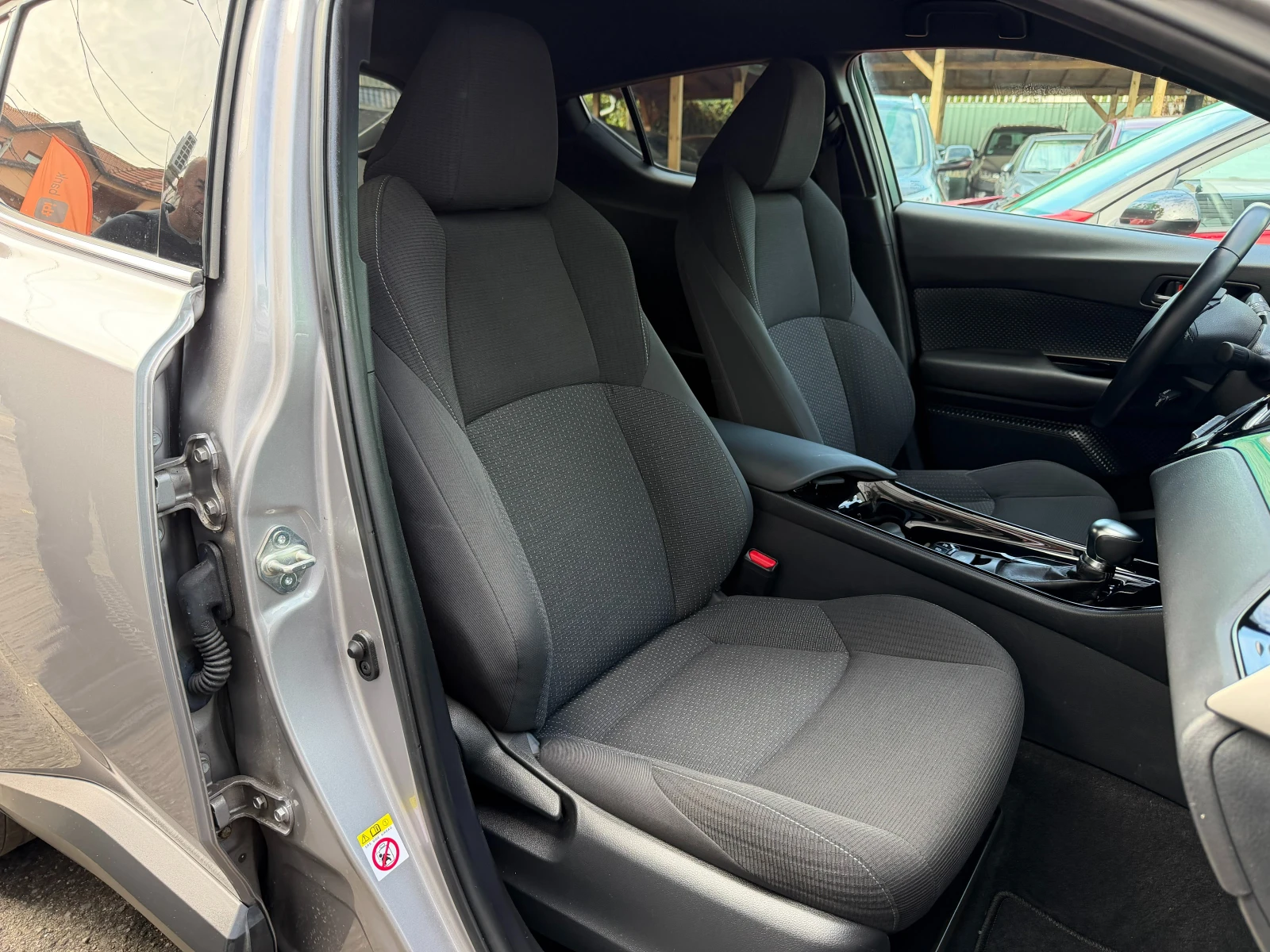 Toyota C-HR 1.8I* СЕРВИЗНА КНИЖКА* ПЪЛНА  ИСТОРИЯ В ТОЙОТА, снимка 13 - Автомобили и джипове - 56233744