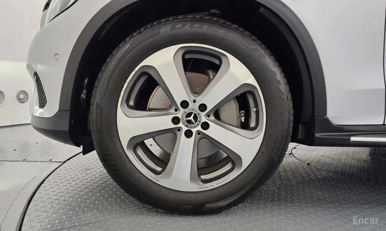 Mercedes-Benz GLC, снимка 5 - Автомобили и джипове - 56737038