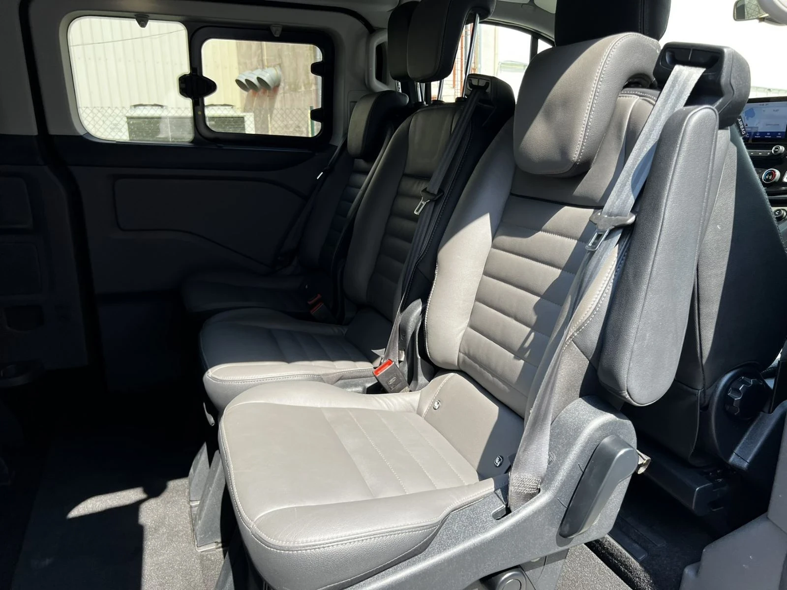Ford Tourneo, снимка 9 - Бусове и автобуси - 55149109