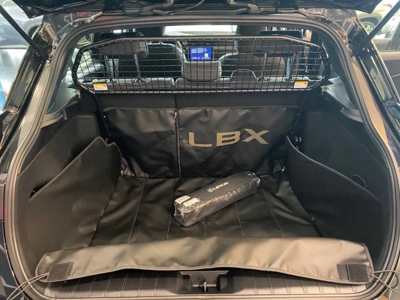 Lexus LBX  LBX 1.5 Hybrid LED ОЧАКВАН ВНОС NEW, снимка 8 - Автомобили и джипове - 49427320