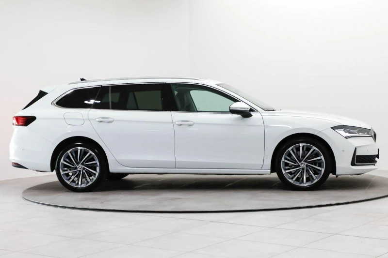 Skoda Superb 2.0TSI* 4WD* SPORT-LINE* DISTR* HEAD-UP* PANO* 360, снимка 4 - Автомобили и джипове - 51210379