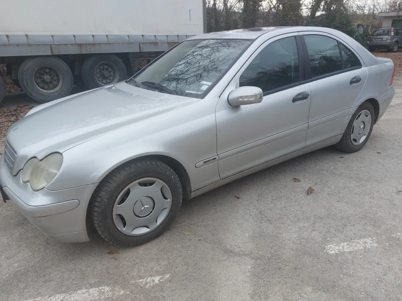 Mercedes-Benz C 200 W203 Kompresor 2001 г. Автоматик, снимка 2 - Автомобили и джипове - 51942833