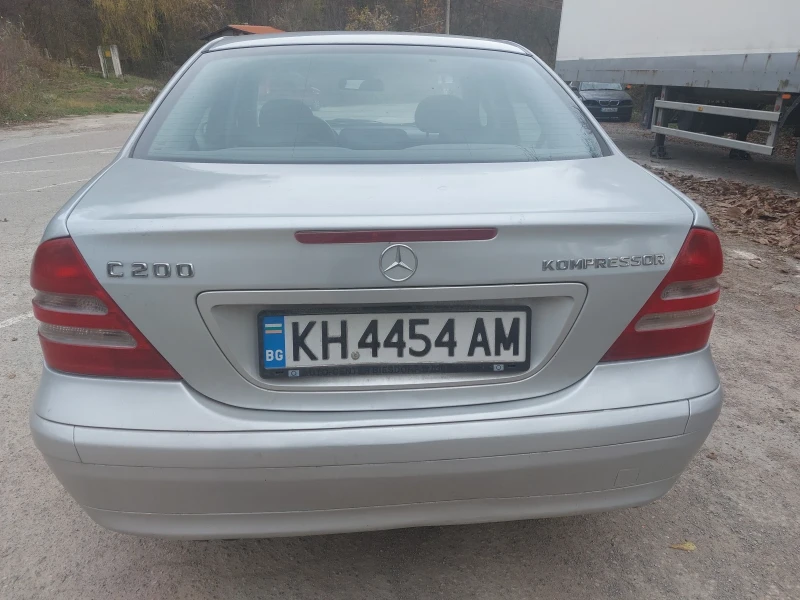 Mercedes-Benz C 200 W203 Kompresor 2001 г. Автоматик, снимка 4 - Автомобили и джипове - 51942833