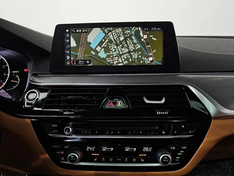 BMW 530 XDRIVE MPACK, снимка 14 - Автомобили и джипове - 55790091