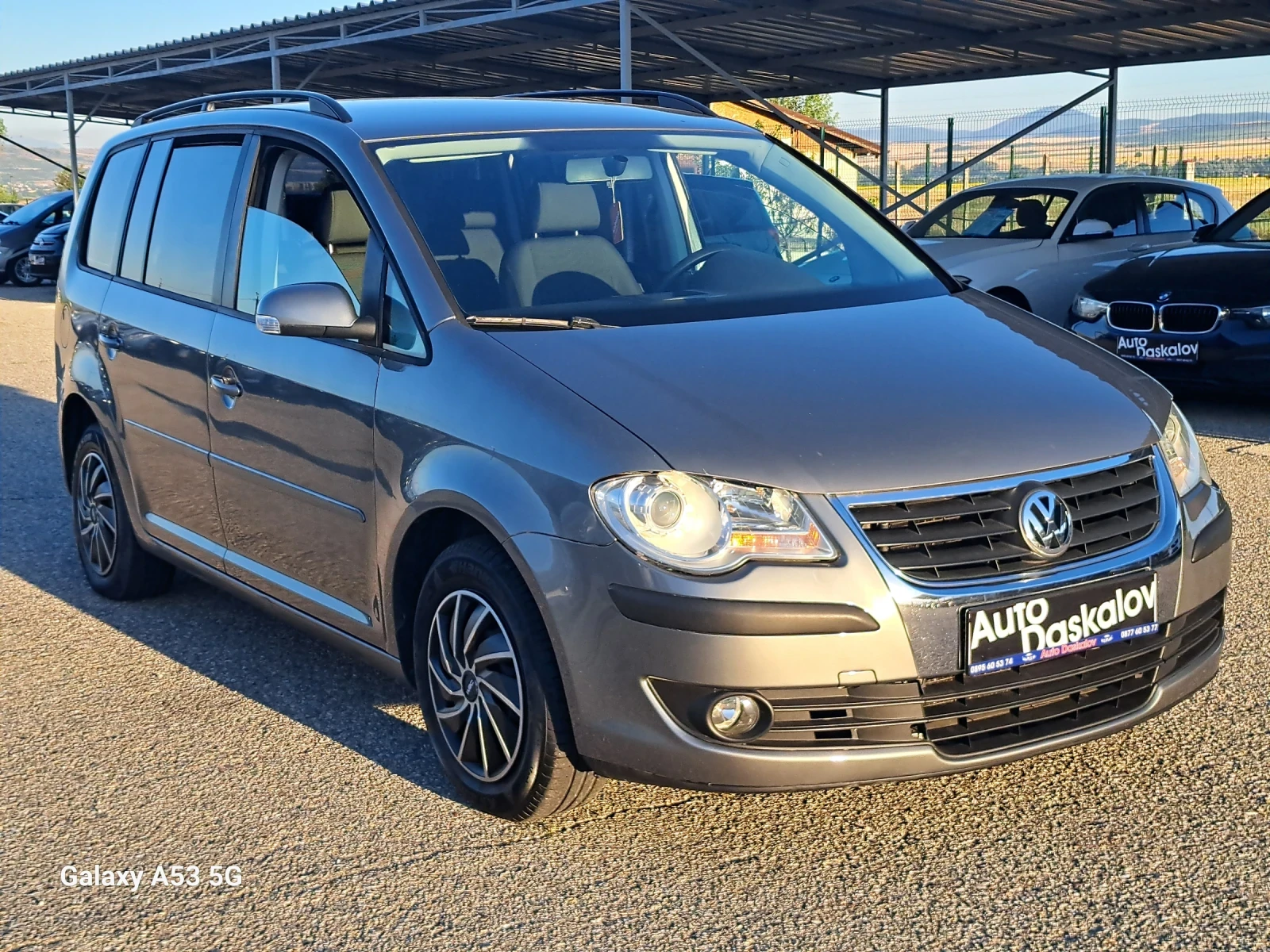 VW Touran 2, 0 ECOFUEL  - изображение 2