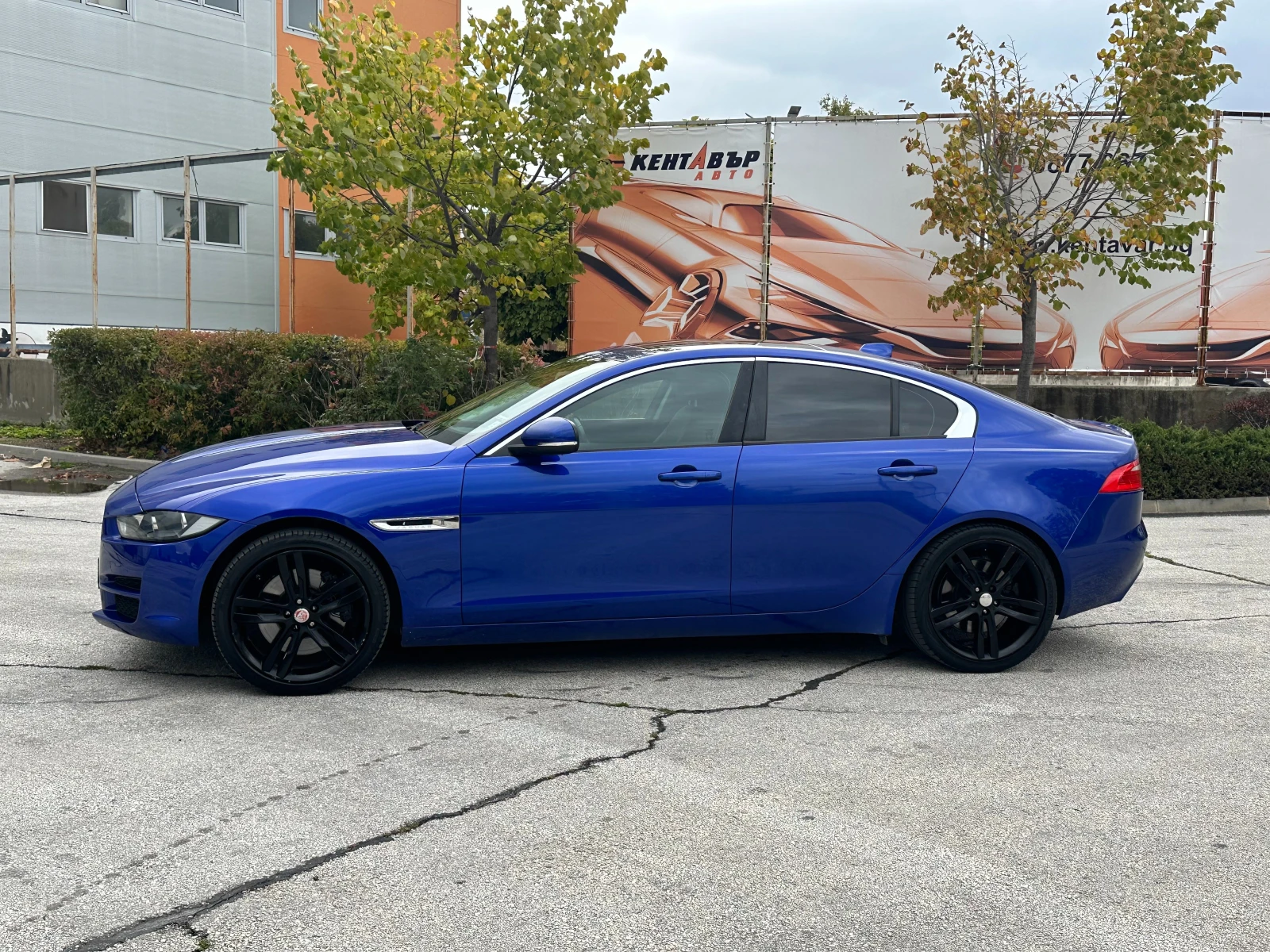 Jaguar XE Supercharged 3.0i 340 к.с. 4x4 - изображение 2