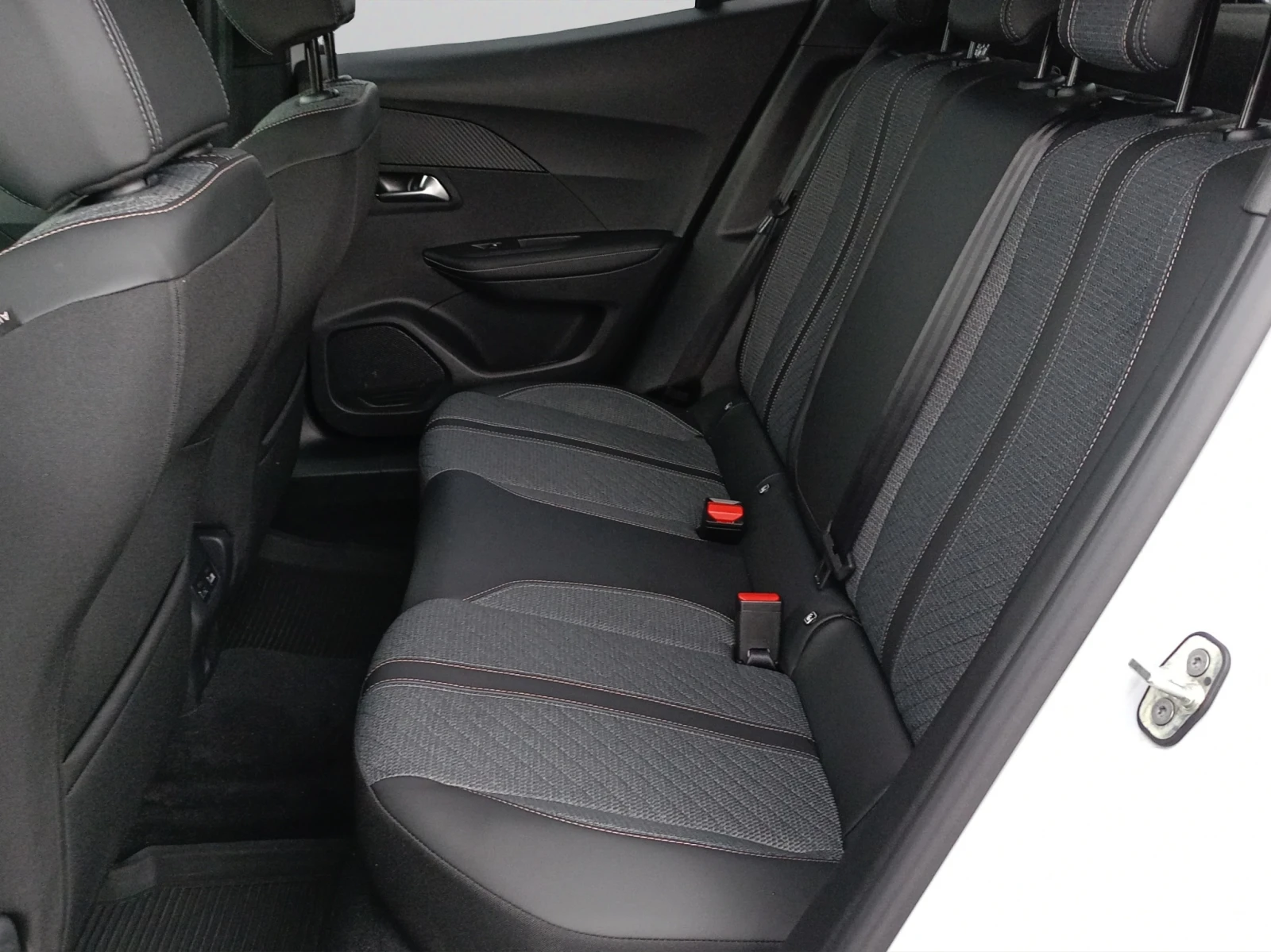 Peugeot 2008 ALLURE 1.2 PureTech 145 HYBRID 48V e-DCS6 EURO 6.4 | Mobile.bg   11