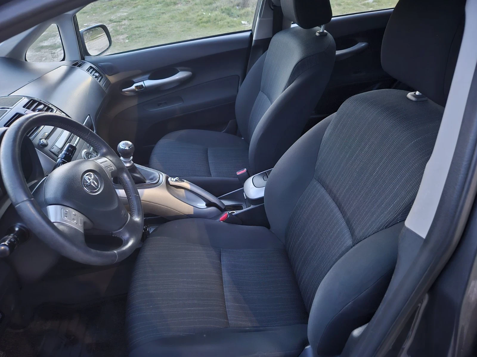 Toyota Auris 2.0 126к.с., снимка 12 - Автомобили и джипове - 53879880