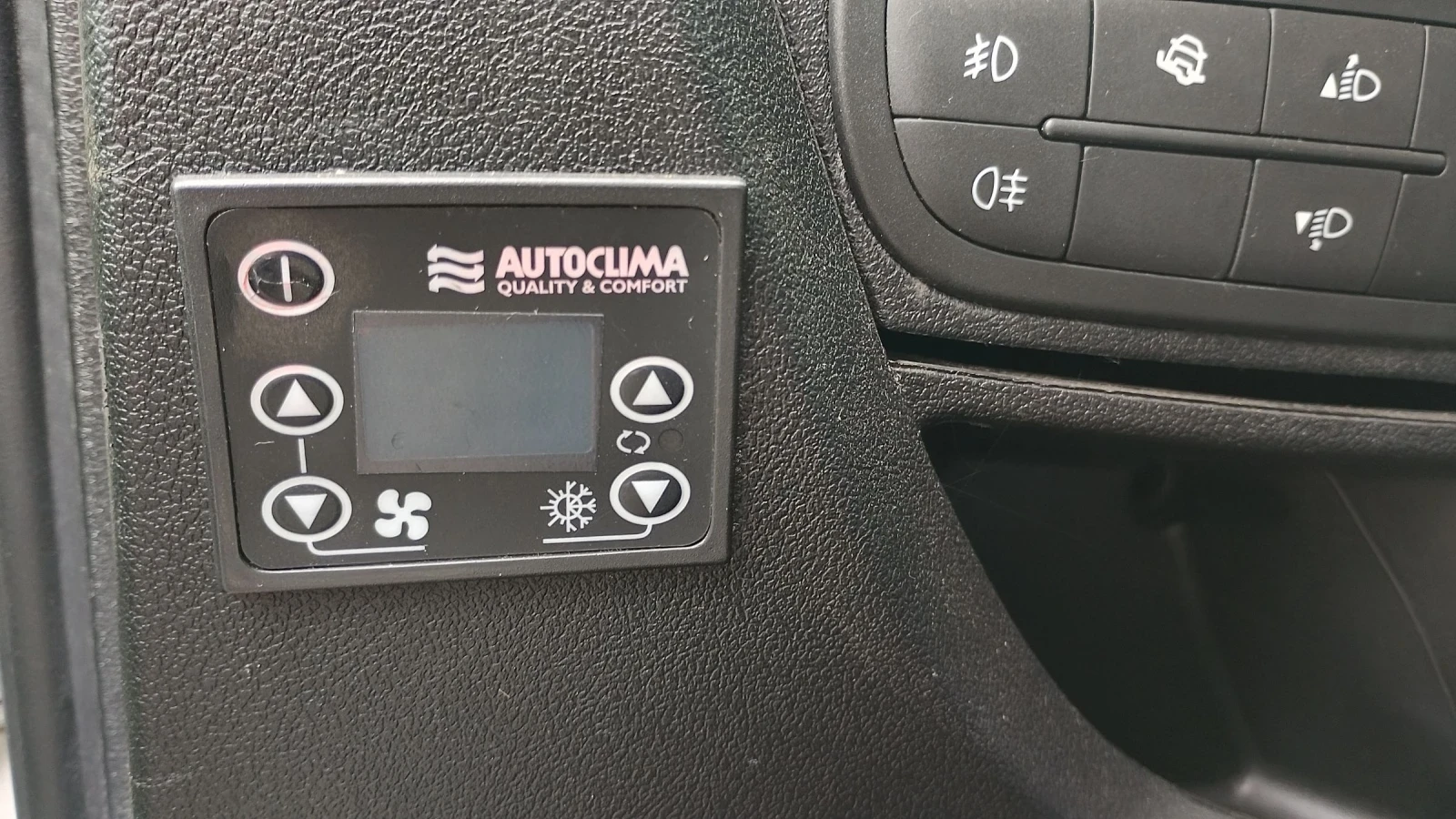 Peugeot Bipper 1.3 д хладилен, снимка 12 - Автомобили и джипове - 53925575