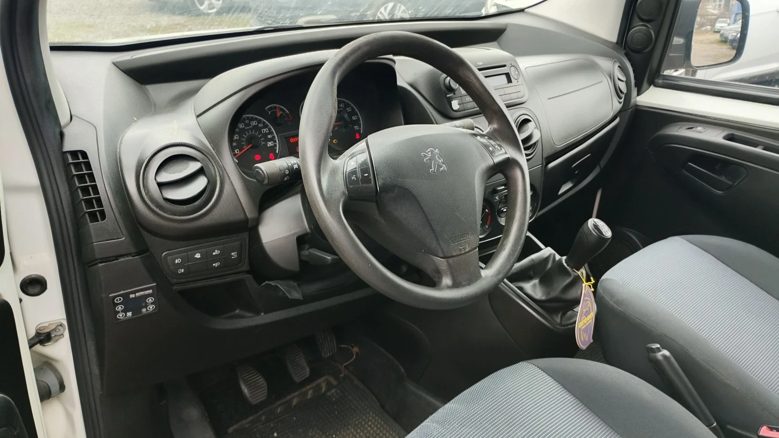 Peugeot Bipper 1.3 д хладилен, снимка 9 - Автомобили и джипове - 53925575
