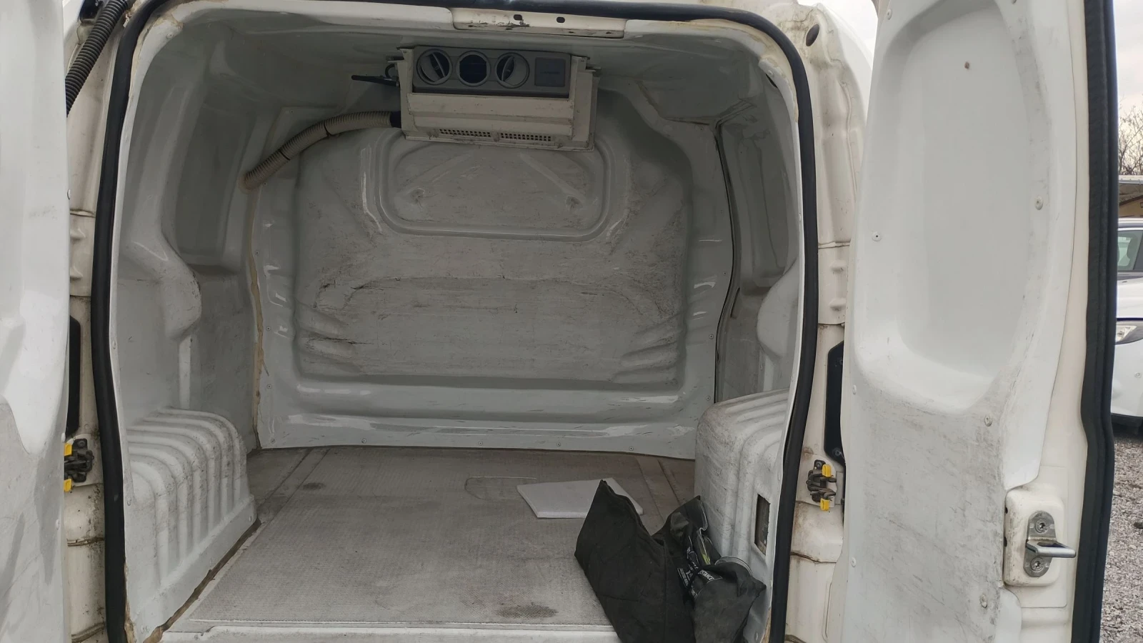 Peugeot Bipper 1.3 д хладилен, снимка 8 - Автомобили и джипове - 53925575