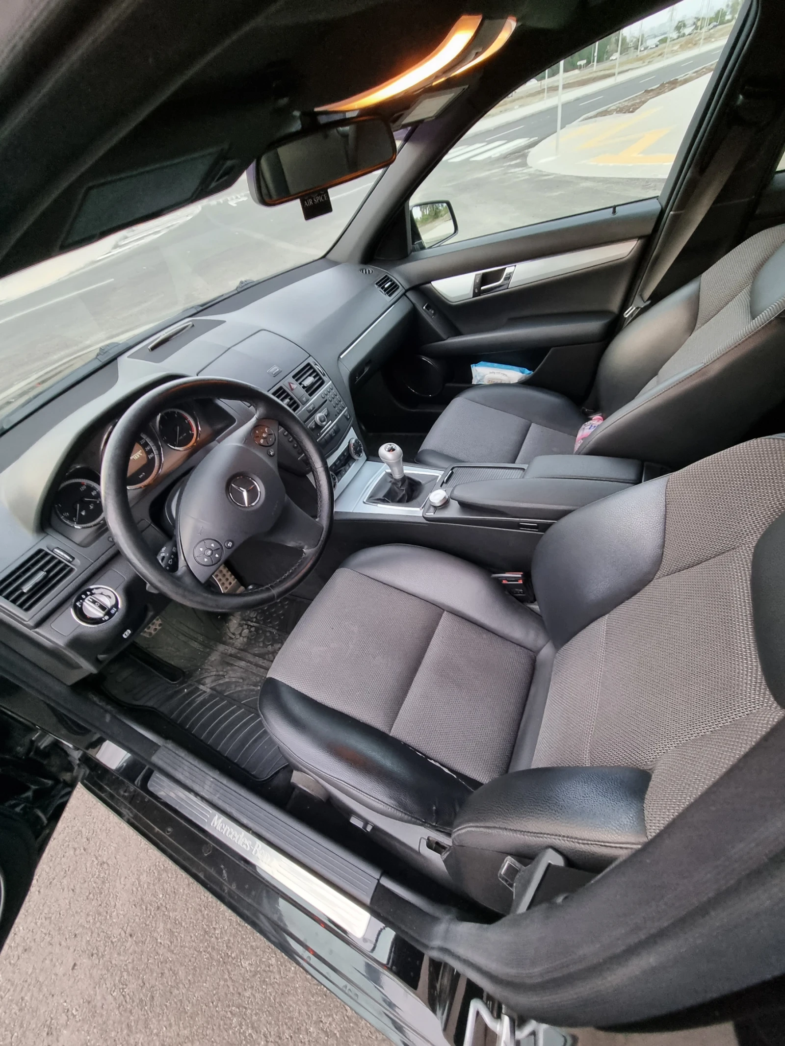 Mercedes-Benz C 200 AMG пакет , снимка 11 - Автомобили и джипове - 54265961