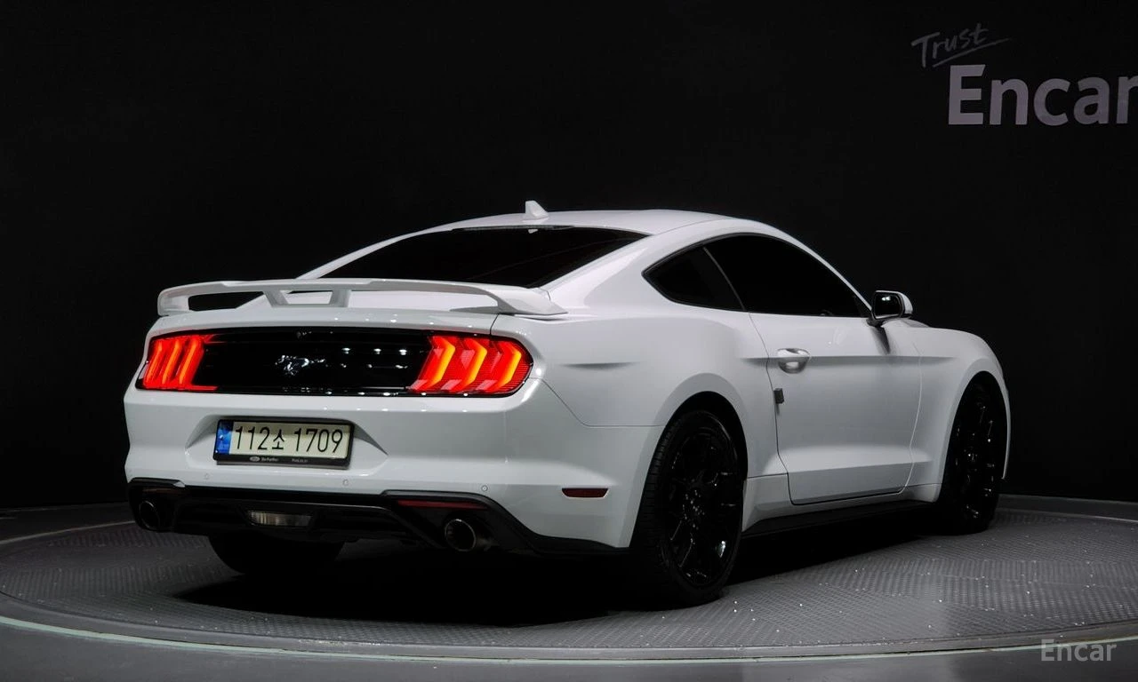 Ford Mustang 2.3* ECO* BOOST* ОБДУХВАНЕ* ДИГИТАЛНО* ТАБЛО* , снимка 2 - Автомобили и джипове - 54818369