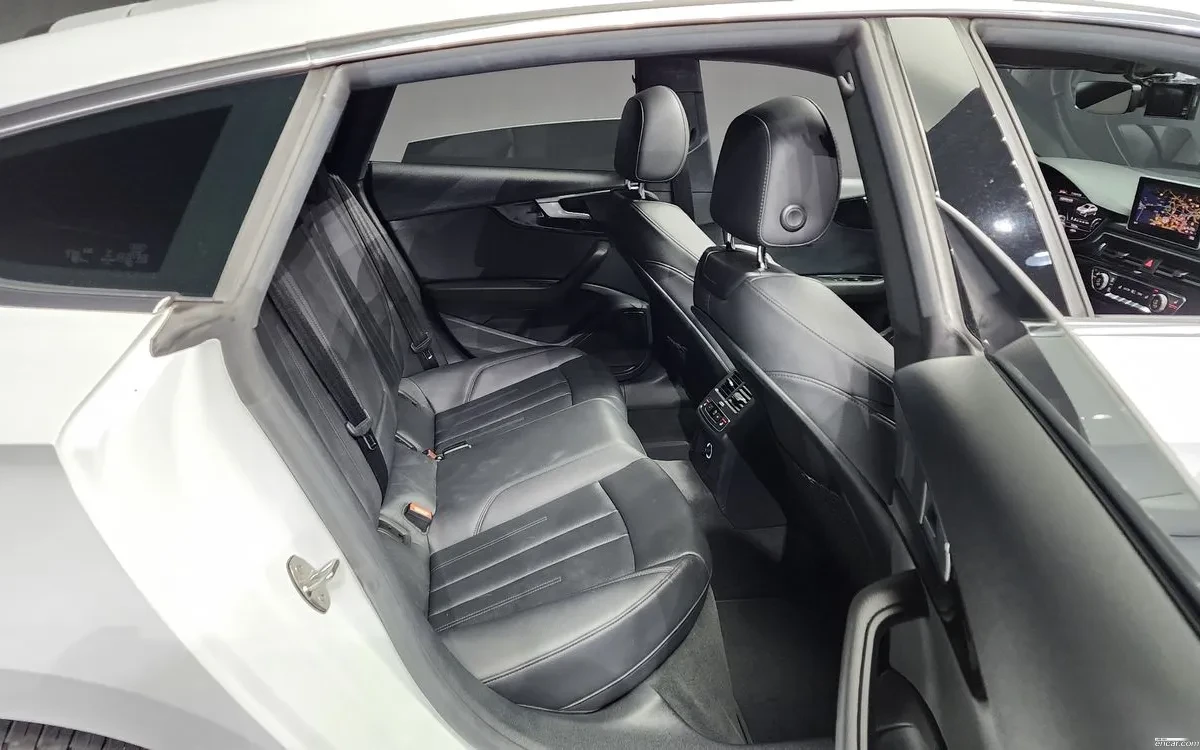 Audi A5 3.0 45TFSI Quattro Sportback, Distronic, HeadUp, П, снимка 11 - Автомобили и джипове - 54836103
