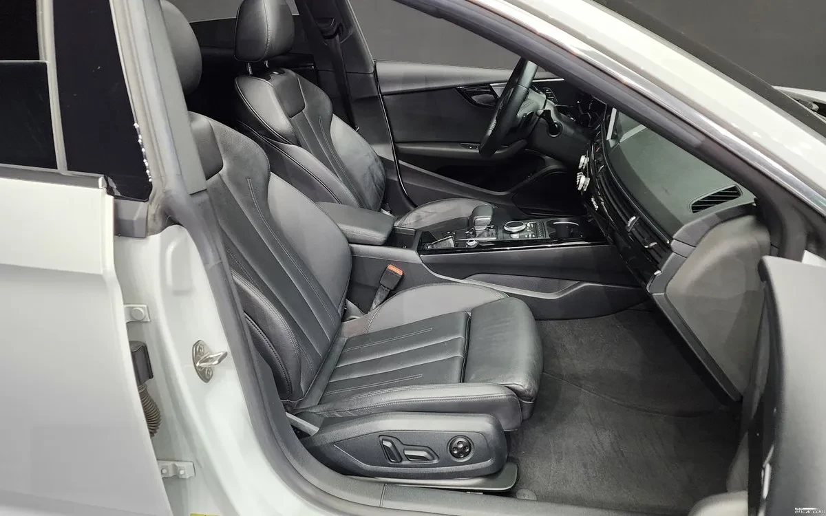 Audi A5 3.0 45TFSI Quattro Sportback, Distronic, HeadUp, П, снимка 10 - Автомобили и джипове - 54836103