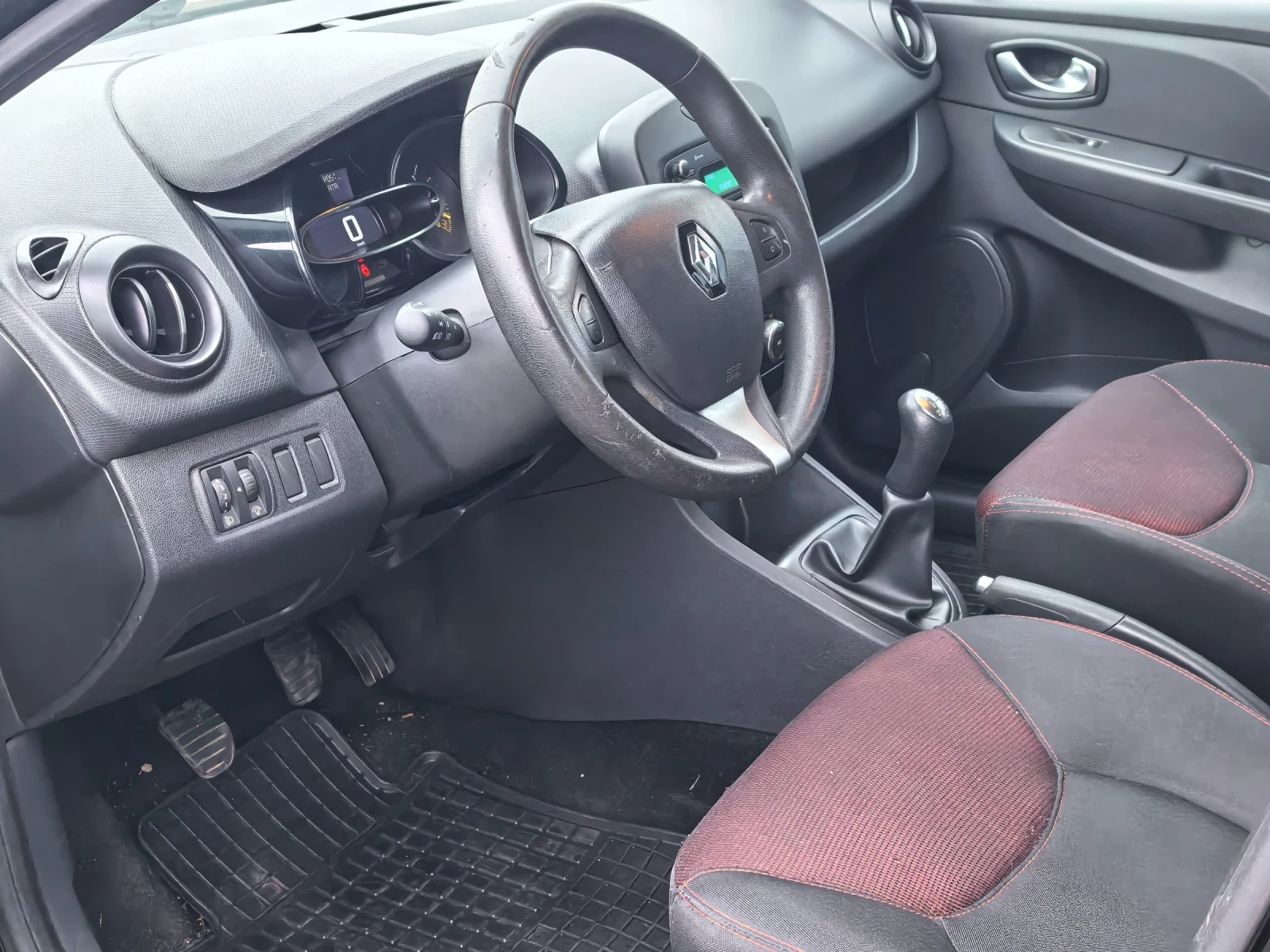 Renault Clio 1.2i, 163 000 km!!!!, снимка 10 - Автомобили и джипове - 55355077