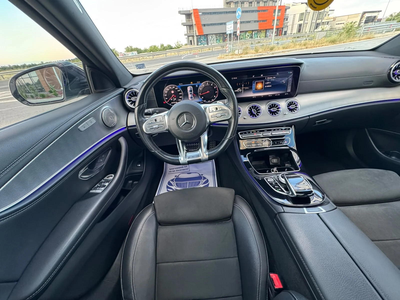 Mercedes-Benz E 220 AMG::DIGITAL::PANO::360::HEADUP, снимка 11 - Автомобили и джипове - 55459127