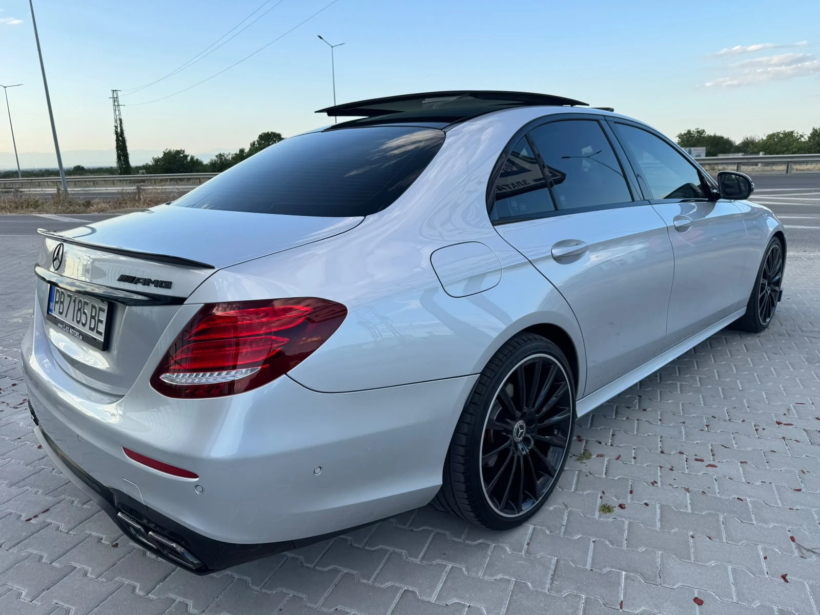 Mercedes-Benz E 220 AMG::DIGITAL::PANO::360::HEADUP, снимка 4 - Автомобили и джипове - 55459127