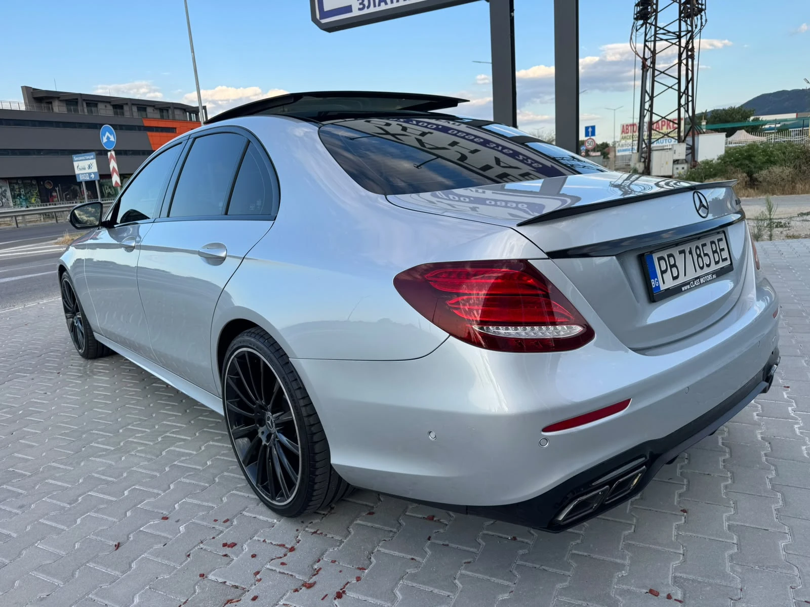 Mercedes-Benz E 220 AMG::DIGITAL::PANO::360::HEADUP, снимка 6 - Автомобили и джипове - 55459127