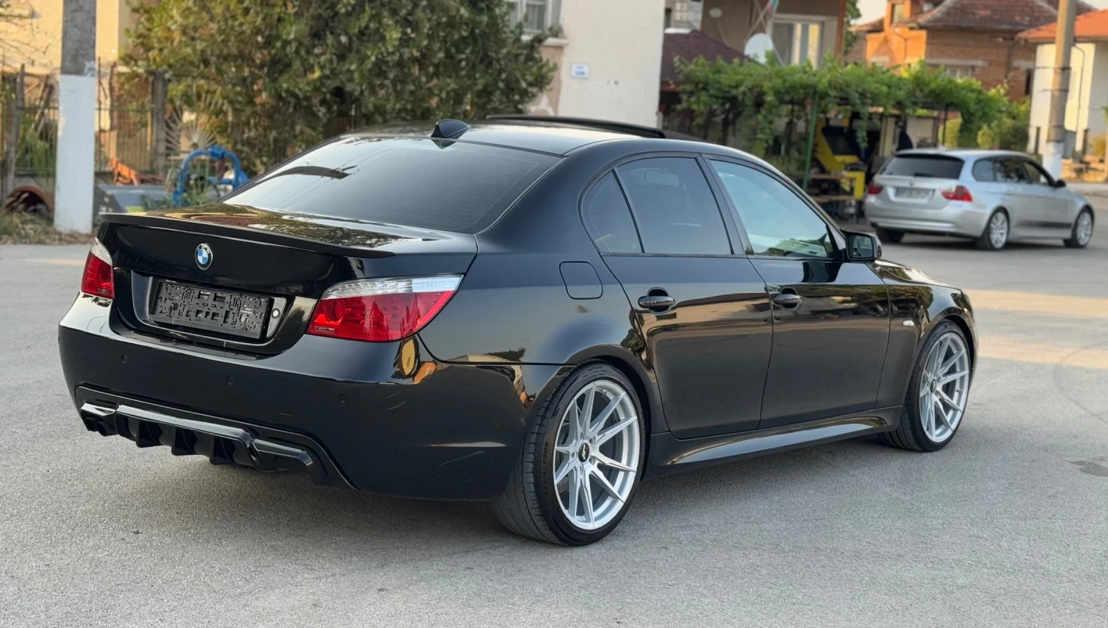 BMW 530 Вакуум* Хедъп* Дистроник, снимка 6 - Автомобили и джипове - 55892694