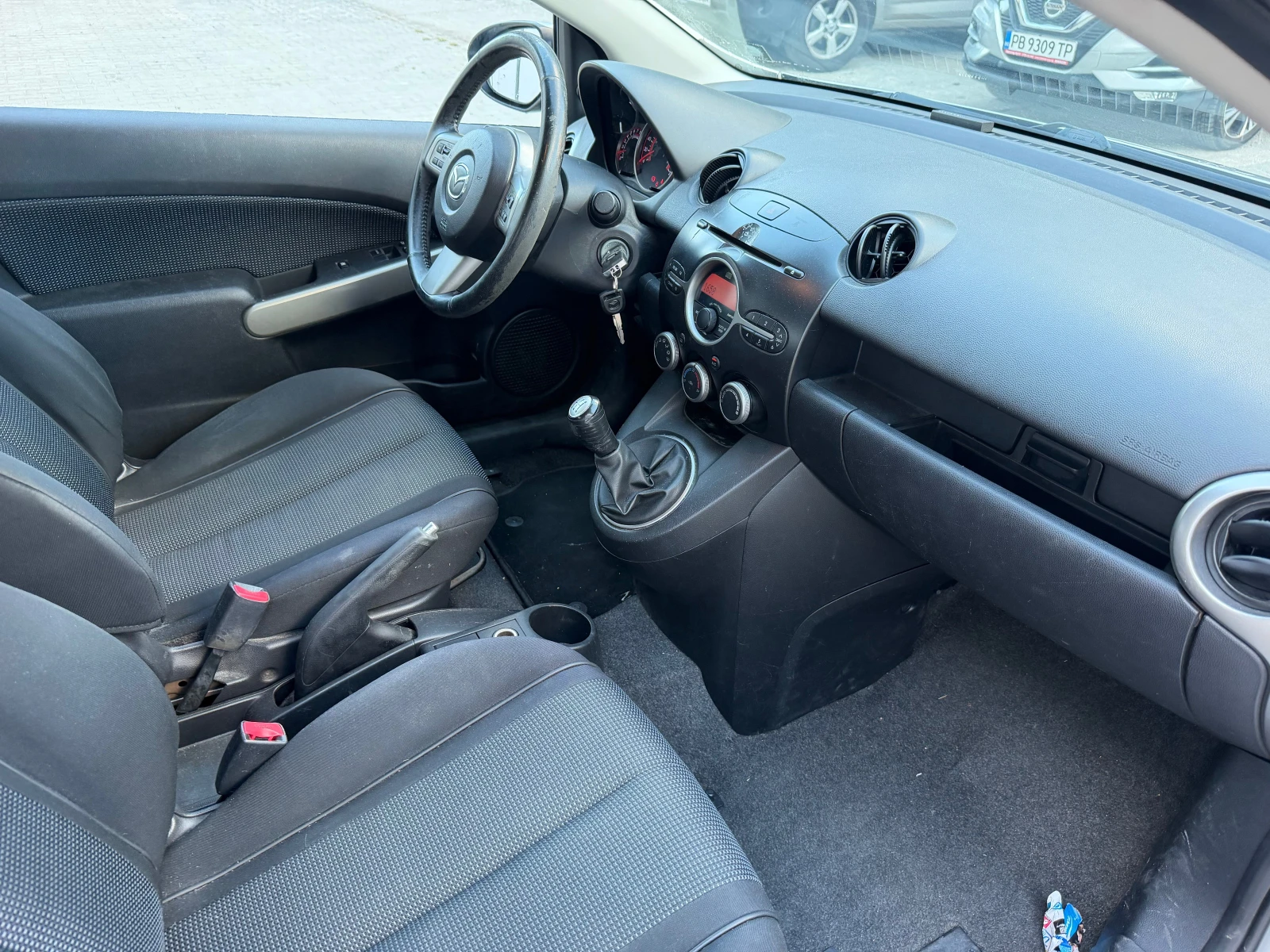 Mazda 2 1.5 Бензин, снимка 9 - Автомобили и джипове - 55957629