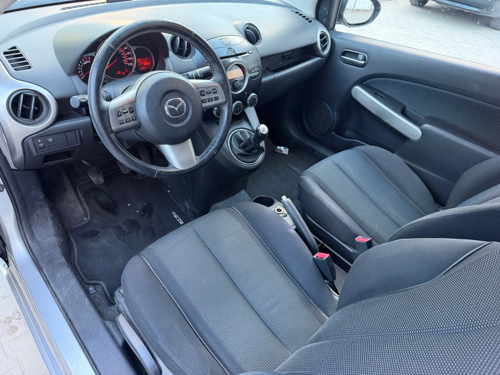 Mazda 2 1.5 Бензин, снимка 7 - Автомобили и джипове - 55957629